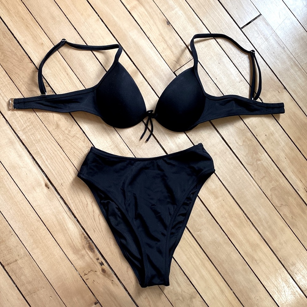 Victoria’s Secret XS 32A high cut bikini